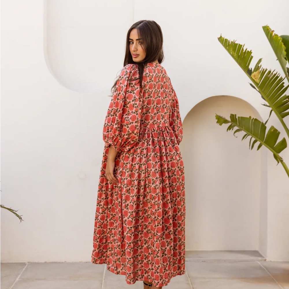 Elegant Floral Long Sleeve Dress - Picture 2 of 4